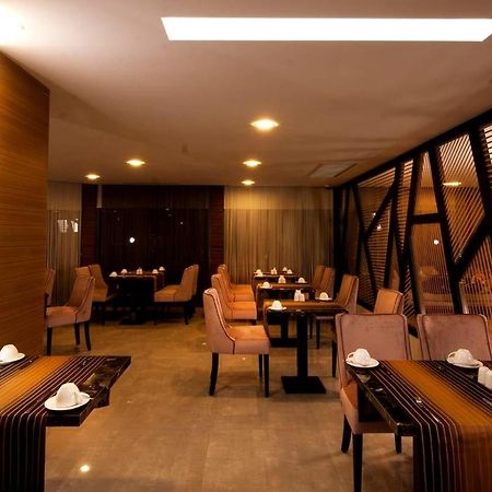 Majura Hotel Business Измир Екстериор снимка