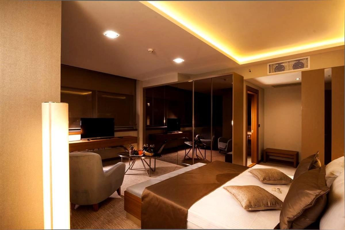 Majura Hotel Business Измир Екстериор снимка