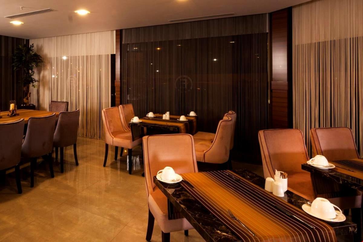 Majura Hotel Business Измир Екстериор снимка