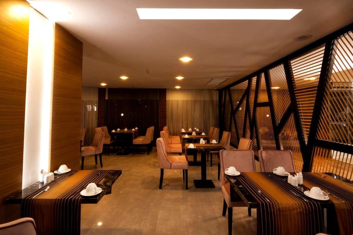 Majura Hotel Business Измир Екстериор снимка