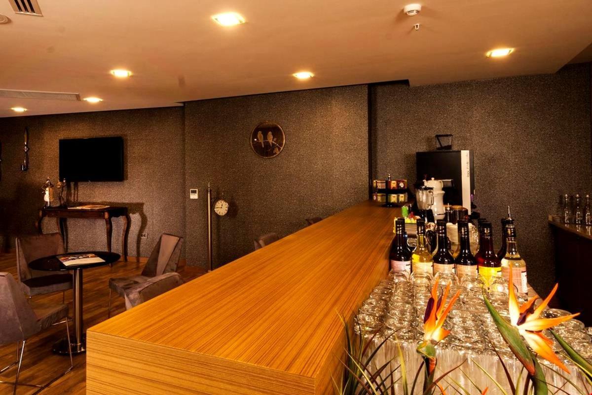 Majura Hotel Business Измир Екстериор снимка