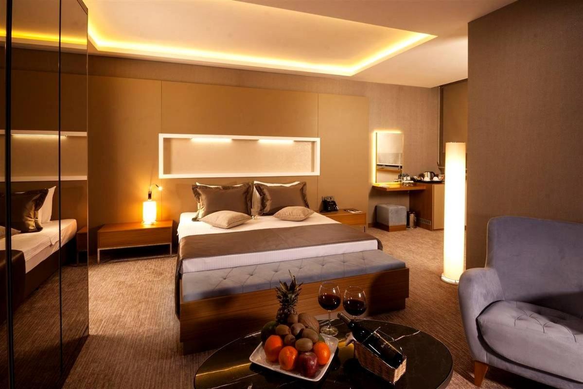 Majura Hotel Business Измир Екстериор снимка